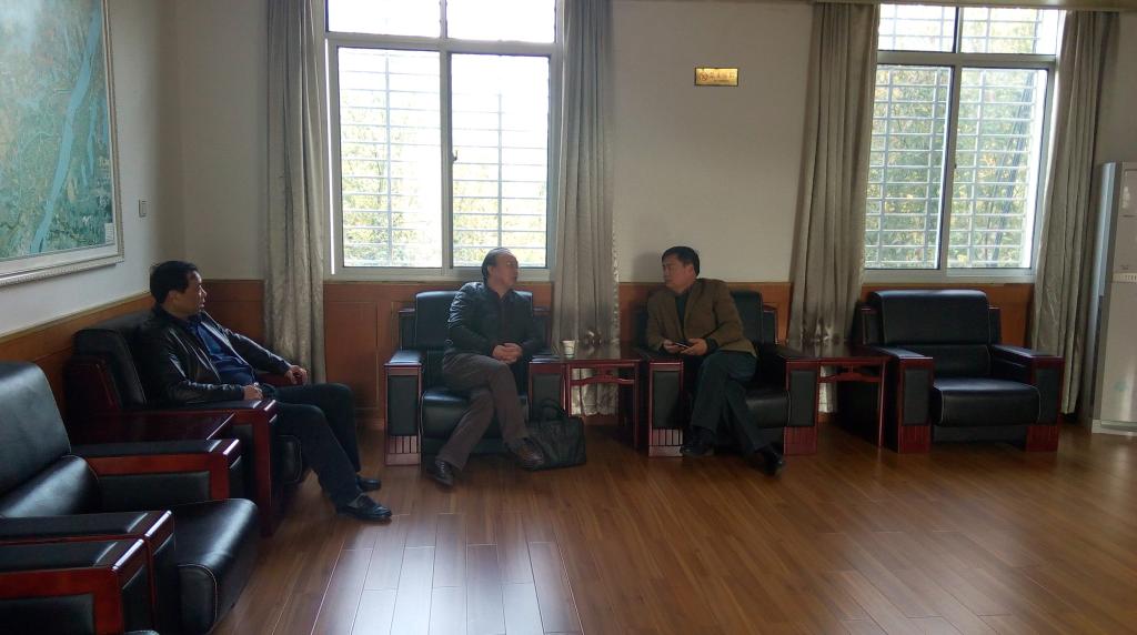 武汉经开区(汉南区)人防地震办领导与军山街领导商讨工作